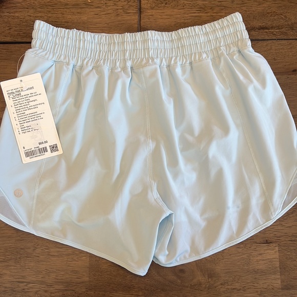 NWT Lululemon Hotty Hot Shorts 4” - Picture 2 of 4